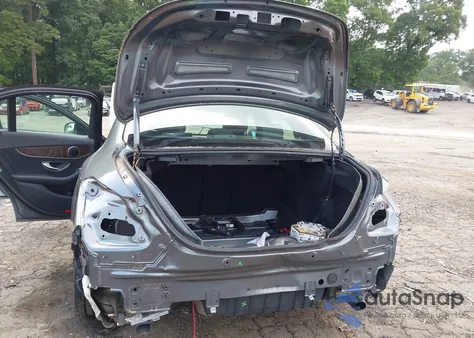 2018 Mercedes-Benz C 300 из США, поврежденный, VIN 55SWF4JB2JU248297